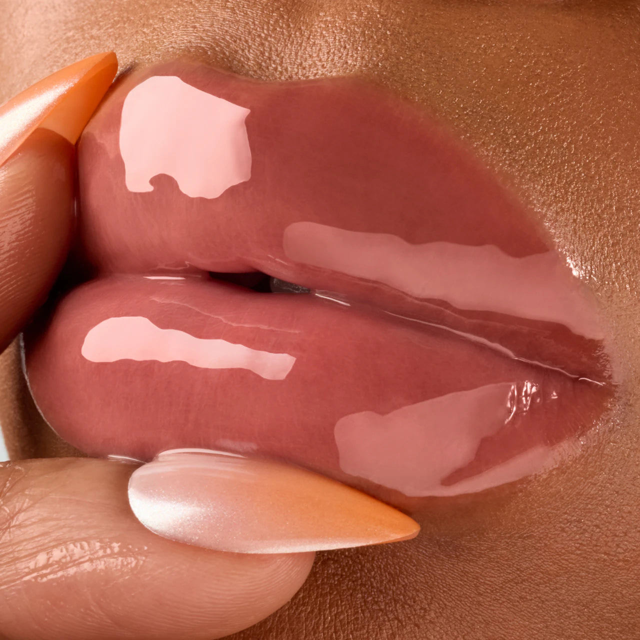 Pre Venta | Gisou | Honey Infused Hydrating Lip Oil | Bee-llini Peach - sheer soft peach