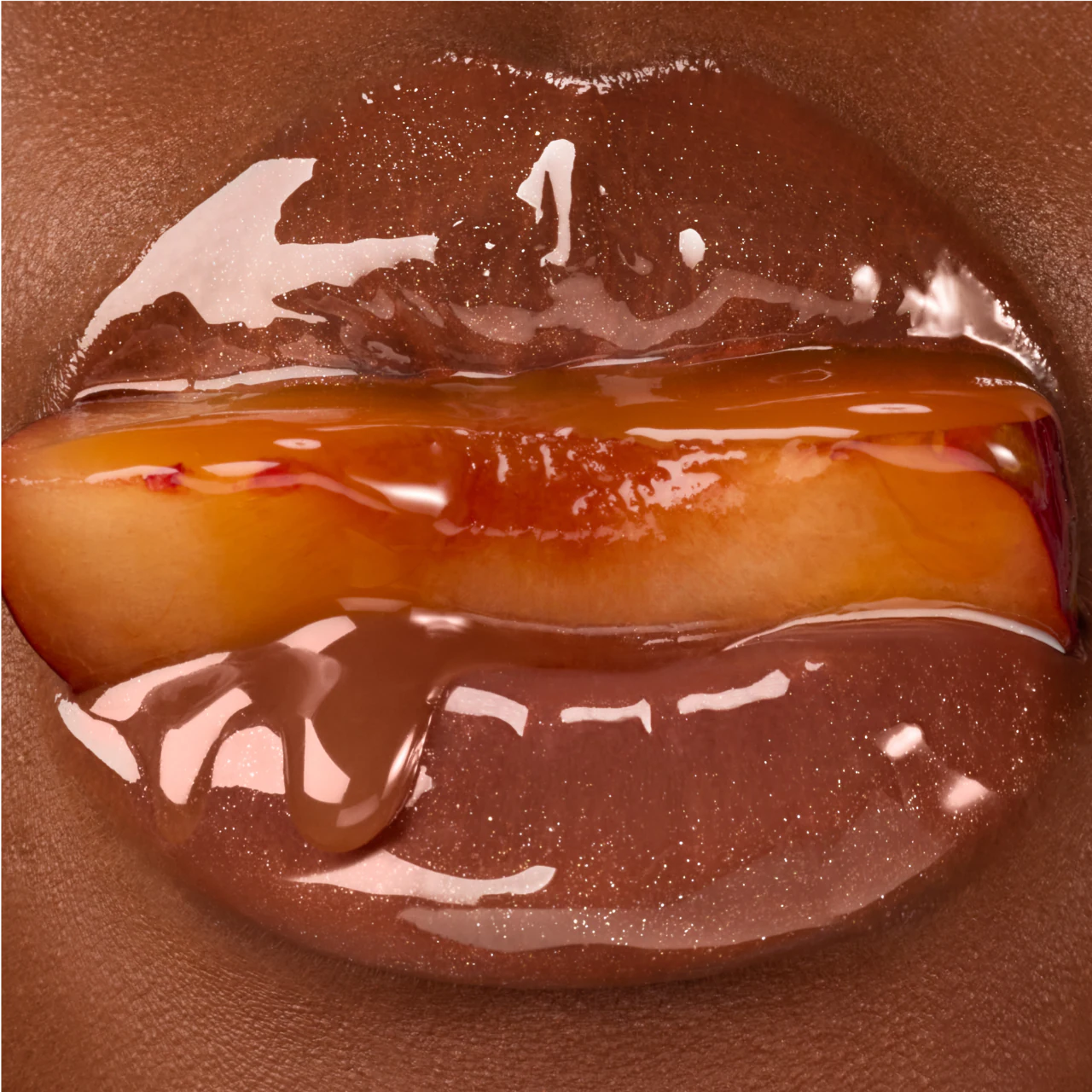 Pre Venta: Gisou | Honey Infused Hydrating Lip Oil | Glazed Plum - sheer nude shimmer