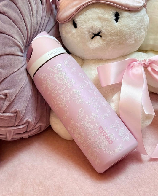 Pre Venta: Owala UO Exclusive FreeSip 32 oz Water Bottle | Ribbon Toile