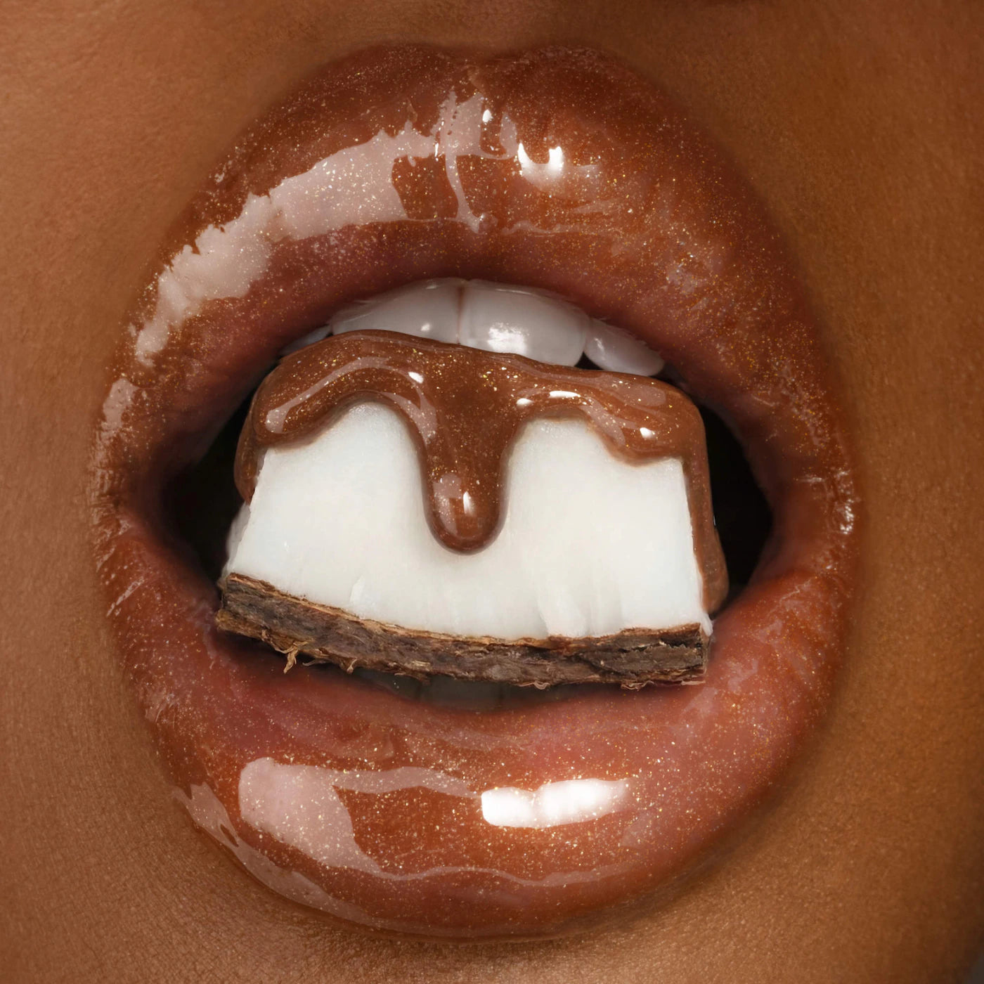 Pre Venta: Gisou | Honey Infused Hydrating Lip Oil | Coco Cacao - Sheer Brown Shimmer