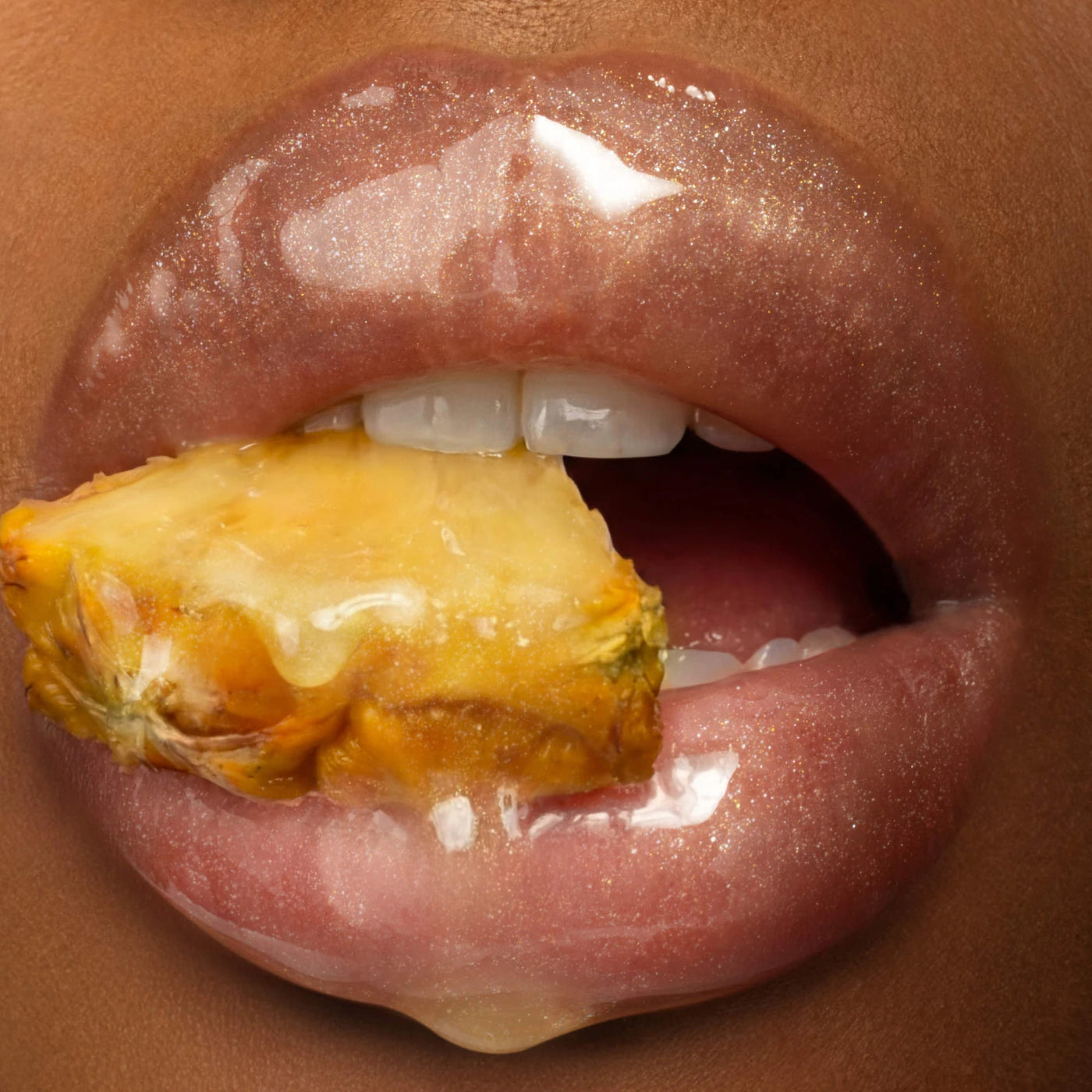 Pre Venta: Gisou | Honey Infused Hydrating Lip Oil | Pineapple Pout - Sheer Golden Shimmer